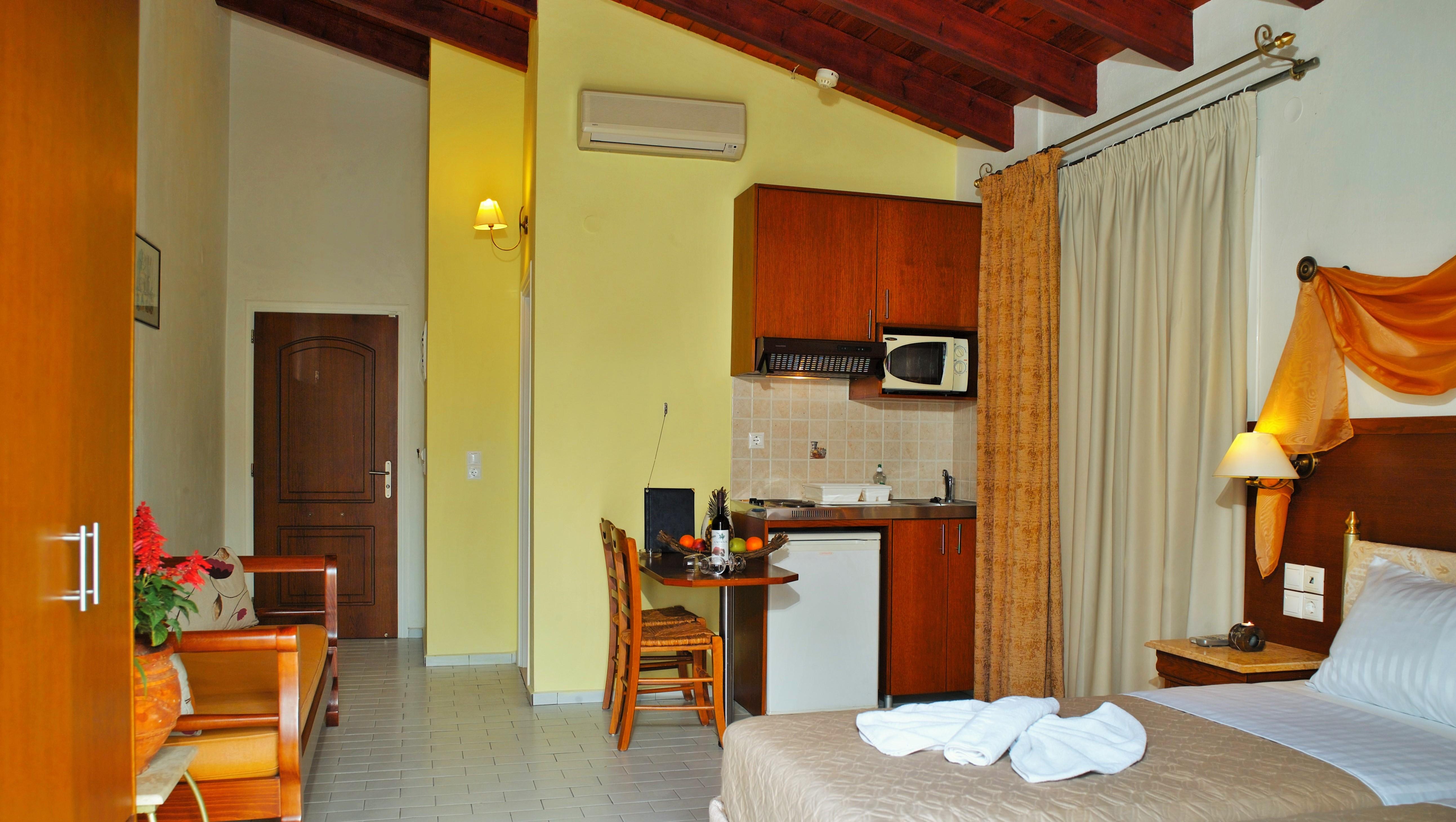 Camelot Royal Beds By Estia Aparthotel Stalida Exterior photo